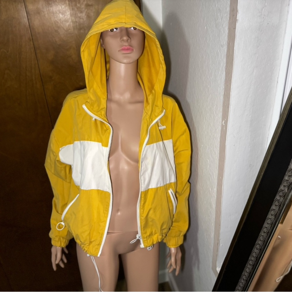 Yellow& White Hooded Windbreaker Jacket – Sporty, Adjustable,Bold Forever21 (L)